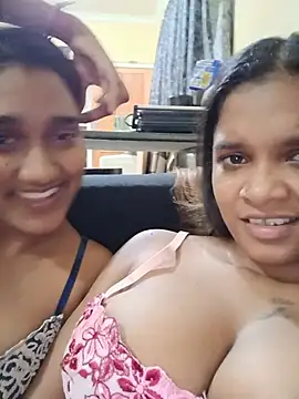 Snapshot of Indianqueen03 chatting on June 25, 6:23 pm Indianqueen03 online show from June 25, 6:23 pm