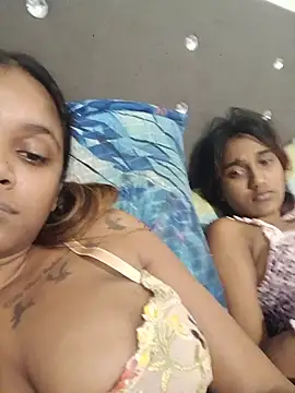 Snapshot of Indianqueen03 chatting on July 10, 11:18 pm Indianqueen03 online show from July 10, 11:18 pm