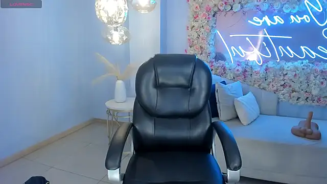 Snapshot of AlessaRomero chatting on December 15, 8:02 pm AlessaRomero online show from December 15, 8:02 pm