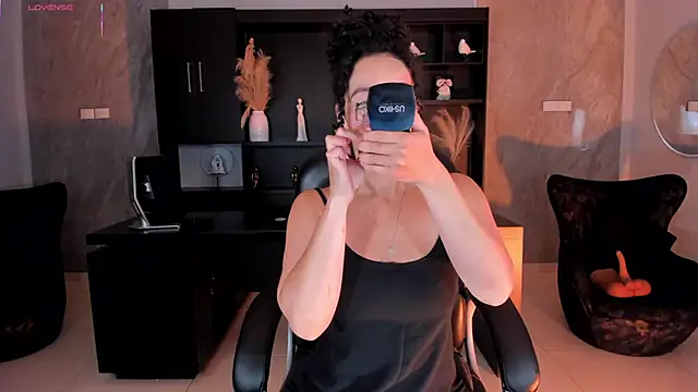 Snapshot of AlessaRomero chatting on June 13, 8:51 pm AlessaRomero online show from June 13, 8:51 pm