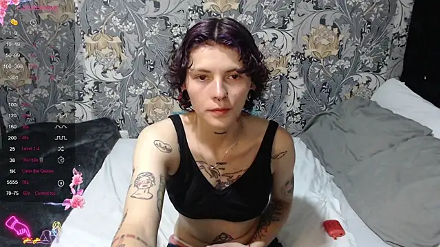 Snapshot of pretty_cristal69 chatting on June 19, 1:10 am pretty cristal69 online show from June 19, 1:10 am