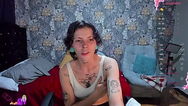 Snapshot of pretty_cristal69 chatting on July 14, 11:32 pm pretty cristal69 online show from July 14, 11:32 pm