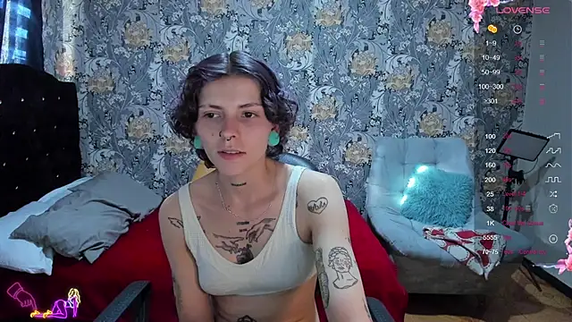 Snapshot of pretty_cristal69 chatting on July 17, 9:41 pm pretty cristal69 online show from July 17, 9:41 pm