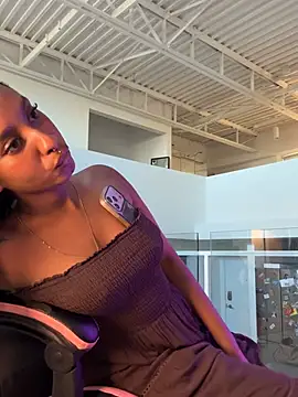 Snapshot of Your_Paris chatting on July 12, 2:57 am Your Paris online show from July 12, 2:57 am