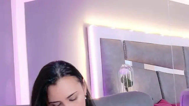 Snapshot of Evangeline_Taylorr chatting on June 24, 2:27 pm Evangeline Taylorr online show from June 24, 2:27 pm