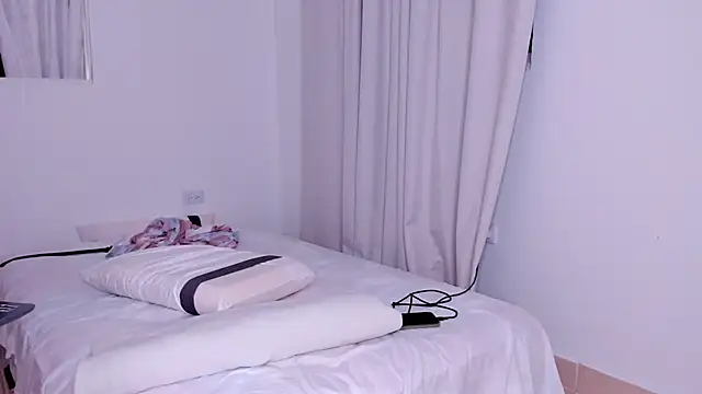 Snapshot of california_0 chatting on January 11, 12:01 am california 0 online show from January 11, 12:01 am