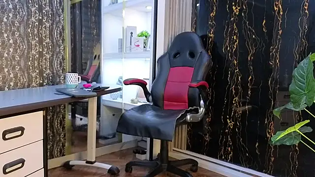 MissEscarleth online show from September 30, 2:49 am