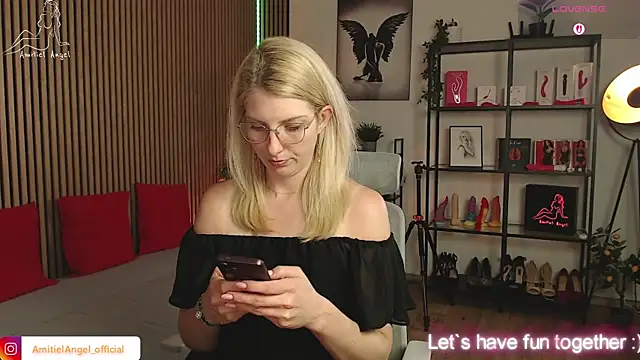 Snapshot of Amitiel_Angel chatting on June 2, 7:05 pm Amitiel Angel online show from June 2, 7:05 pm