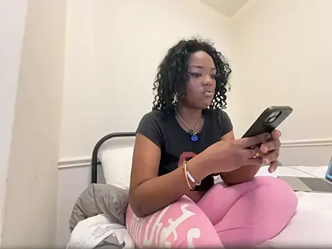 Snapshot of magicalc00ch chatting on May 15, 9:22 pm magicalc00ch online show from May 15, 9:22 pm