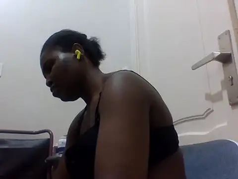 Snapshot of queenzuena chatting on May 20, 8:37 pm queenzuena online show from May 20, 8:37 pm