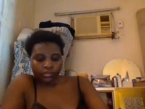 Snapshot of queenzuena chatting on June 23, 1:31 pm queenzuena online show from June 23, 1:31 pm