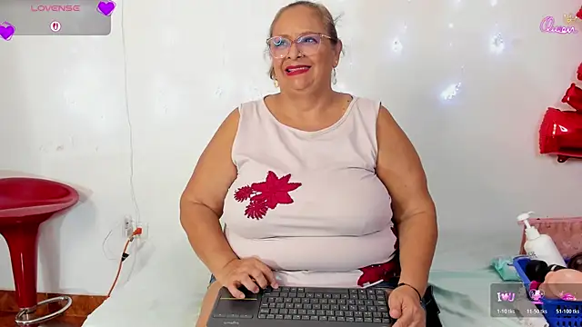 Snapshot of BBW_salome chatting on June 16, 7:49 pm BBW salome online show from June 16, 7:49 pm