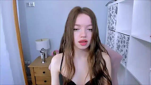 GraceLips online show from December 20, 6:42 am