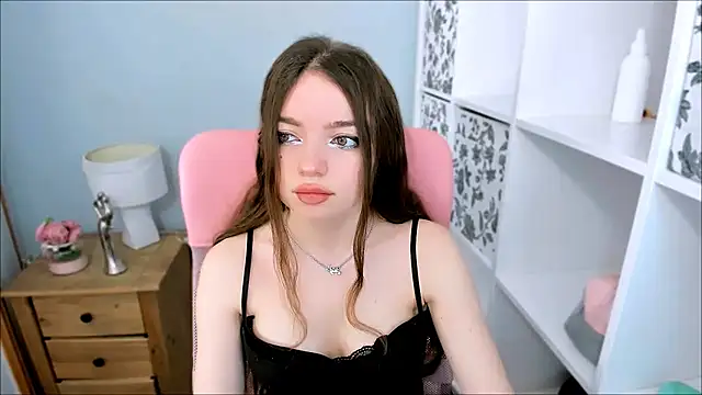 Snapshot of GraceLips chatting on March 14, 3:28 pm GraceLips online show from March 14, 3:28 pm