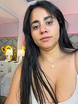 Brenda Garcia online show from November 29, 7:39 pm