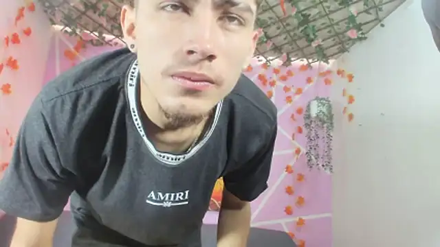 oliverhot2005 online show from October 29, 3:47 pm