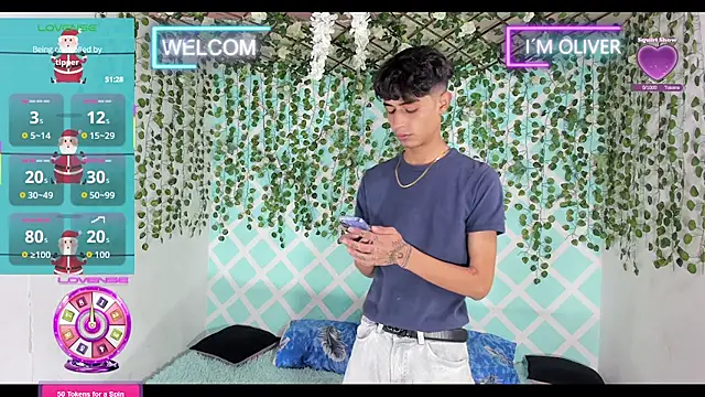 oliverhot2005 online show from December 17, 3:40 pm