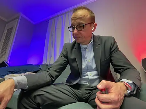 mouser21212 online show from March 12, 6:18 am