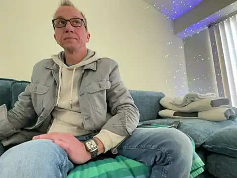 Snapshot of mouser21212 chatting on February 28, 2:29 pm mouser21212 online show from February 28, 2:29 pm