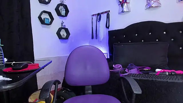 LucyStrike  online show from November 19, 11:16 pm