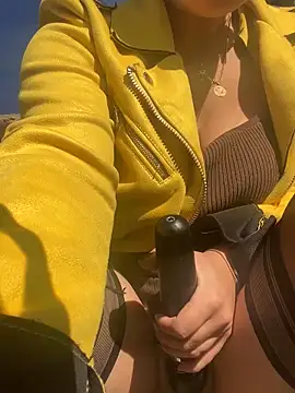 Luccreccia  online show from November 17, 10:54 am