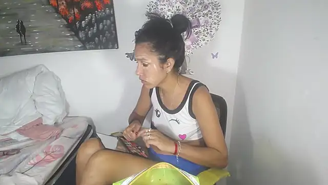 KamileLatinasexy online show from October 20, 12:44 am