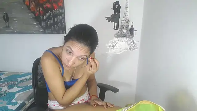 Snapshot of KamileLatinasexy chatting on May 5, 3:25 am KamileLatinasexy online show from May 5, 3:25 am