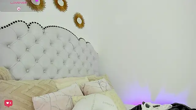 Snapshot of Ashleyjenner_ chatting on March 1, 7:04 pm Ashleyjenner online show from March 1, 7:04 pm