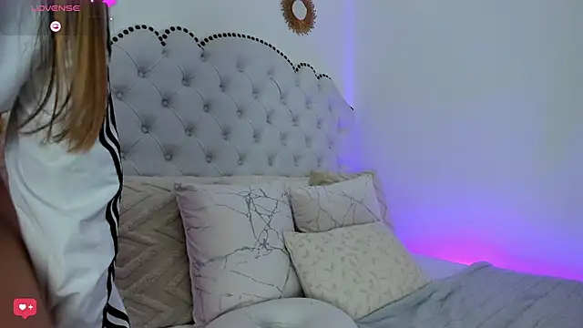 Snapshot of Ashleyjenner_ chatting on March 17, 10:28 pm Ashleyjenner online show from March 17, 10:28 pm