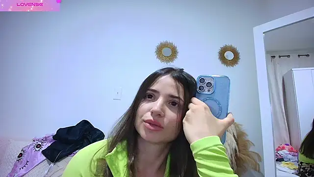 Snapshot of Ashleyjenner_ chatting on November 23, 12:32 am Ashleyjenner online show from November 23, 12:32 am