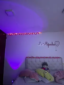 Snapshot of alee_lenoxx chatting on July 13, 9:50 pm alee lenoxx online show from July 13, 9:50 pm