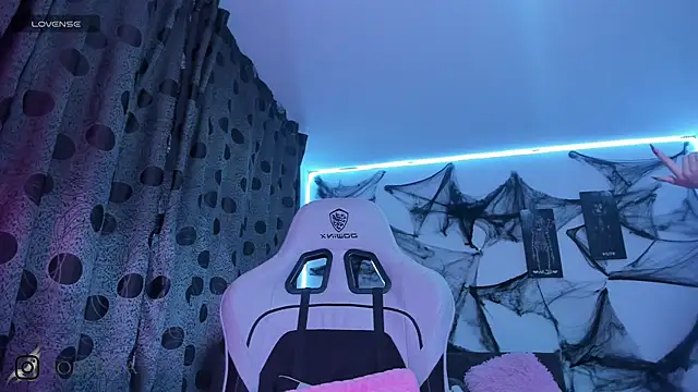 Snapshot of satanbabee chatting on November 3, 12:57 am satanbabee online show from November 3, 12:57 am