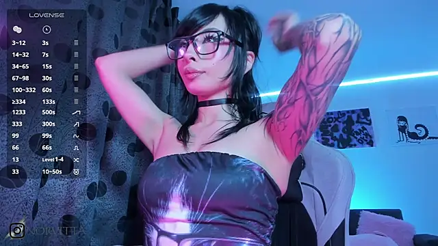 Snapshot of satanbabee chatting on November 26, 1:17 am satanbabee online show from November 26, 1:17 am