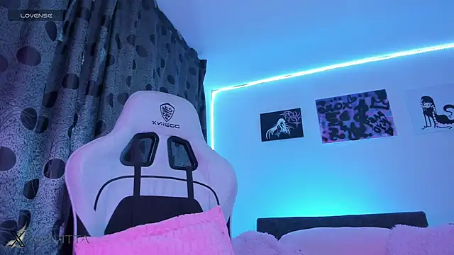 Snapshot of satanbabee chatting on December 4, 11:02 pm satanbabee online show from December 4, 11:02 pm