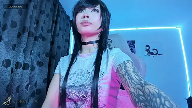 Snapshot of satanbabee chatting on December 13, 11:32 pm satanbabee online show from December 13, 11:32 pm