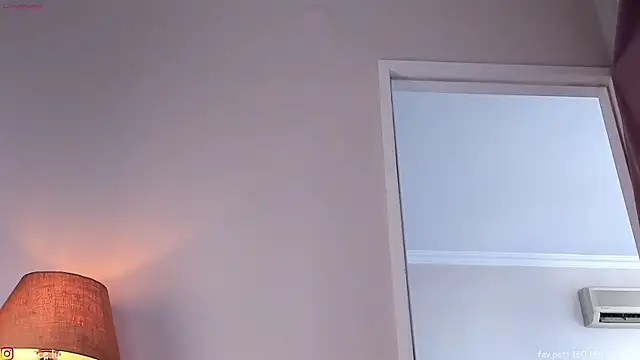 Snapshot of alicelu_ chatting on February 1, 11:21 am alicelu online show from February 1, 11:21 am