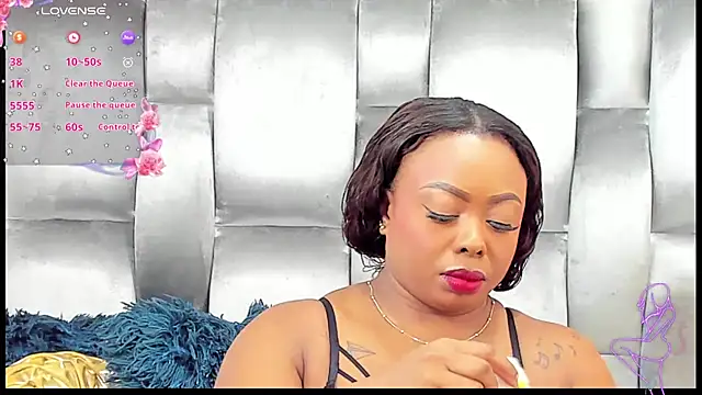 Snapshot of CamilaBenitez chatting on December 14, 8:13 pm CamilaBenitez online show from December 14, 8:13 pm