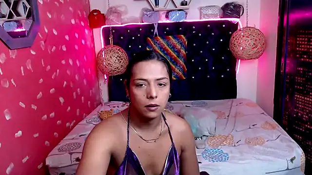 Snapshot of EmilyTsSweet chatting on January 25, 2:25 pm EmilyTsSweet online show from January 25, 2:25 pm