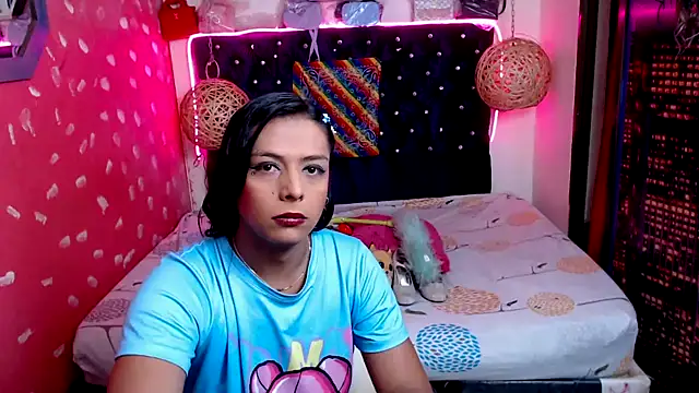 Snapshot of EmilyTsSweet chatting on February 4, 5:12 pm EmilyTsSweet online show from February 4, 5:12 pm