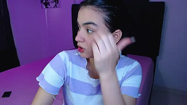 Snapshot of Ariel_Zeo1 chatting on May 25, 7:53 pm Ariel Zeo1 online show from May 25, 7:53 pm
