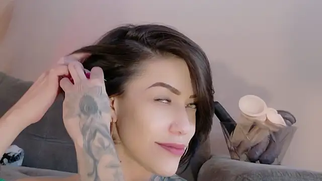 Hannah Borbon online show from June 15, 10:01 pm