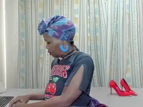 Snapshot of AfricanSquirtingQueen chatting on November 1, 5:31 am AfricanSquirtingQueen online show from November 1, 5:31 am