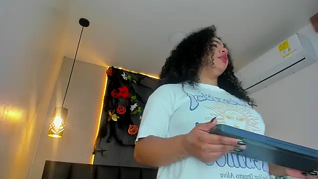 Snapshot of memphiswilliam chatting on November 3, 2:57 am memphiswilliam online show from November 3, 2:57 am