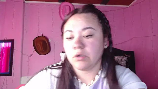 NikkiRous  online show from December 5, 1:09 pm