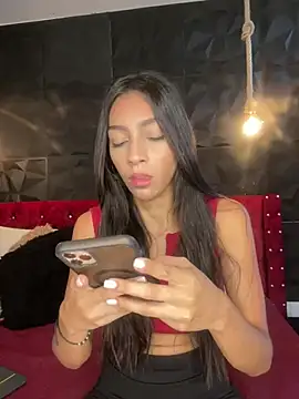 Snapshot of Ema_azel chatting on December 10, 1:11 pm Ema azel online show from December 10, 1:11 pm