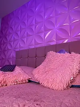 Snapshot of Ema_azel chatting on December 19, 4:57 pm Ema azel online show from December 19, 4:57 pm