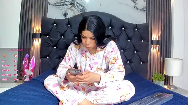 Giorgina Parado online show from April 25, 4:04 am