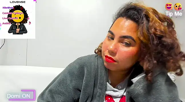 isobeladams20 online show from December 14, 11:23 pm