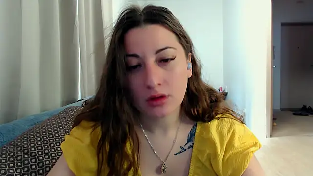 Snapshot of Helen_Adams_ chatting on May 7, 5:35 am Helen Adams online show from May 7, 5:35 am