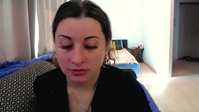 Snapshot of Helen_Adams_ chatting on May 12, 5:48 am Helen Adams online show from May 12, 5:48 am